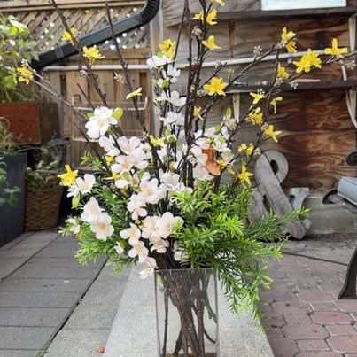 Artificial Flower Arrangement 33in – Glass Vase