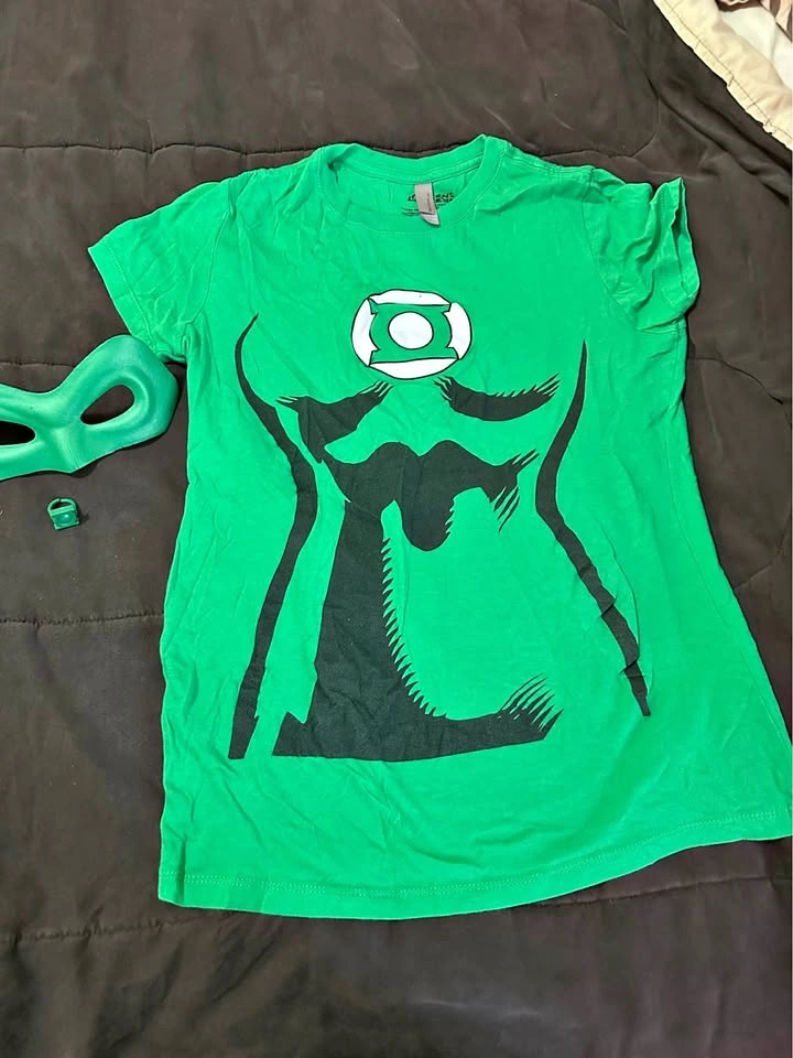 DC Comics Green Lantern T-Shirt with Mask and Ring - Women Large