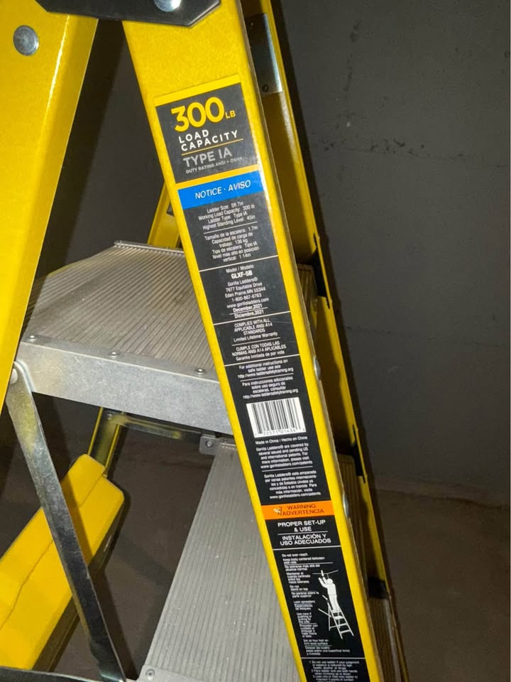 5.5 ft Gorilla Ladder (10 ft reach) - photo 2