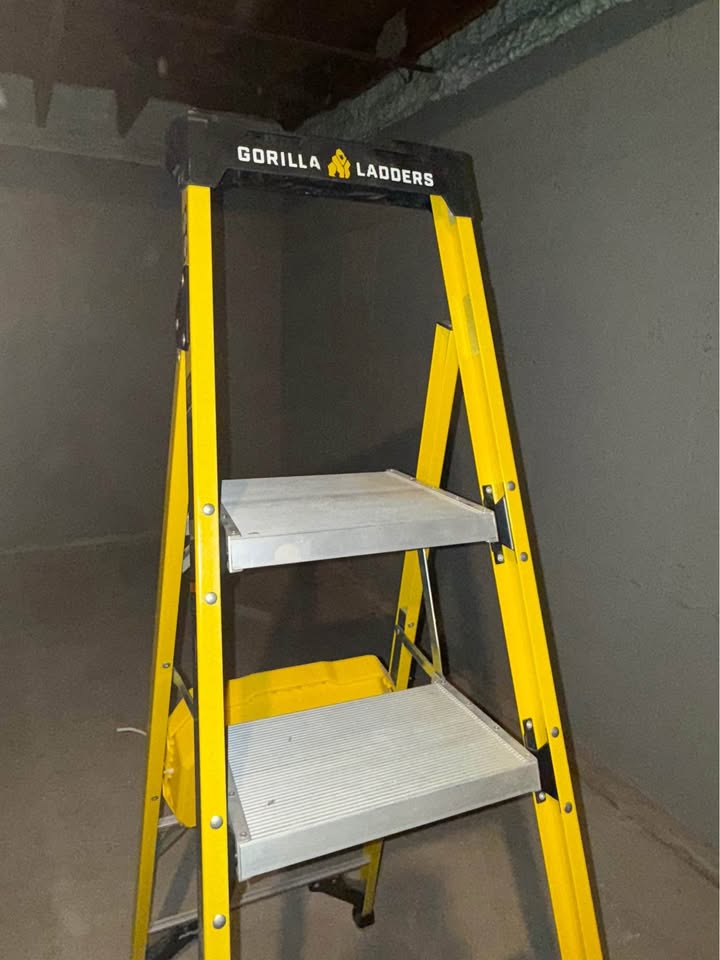 5.5 ft Gorilla Ladder (10 ft reach) - photo 3