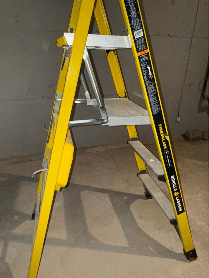 5.5 ft Gorilla Ladder (10 ft reach) - photo 4