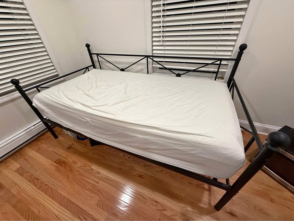 Like New Sealy Twin Mattress