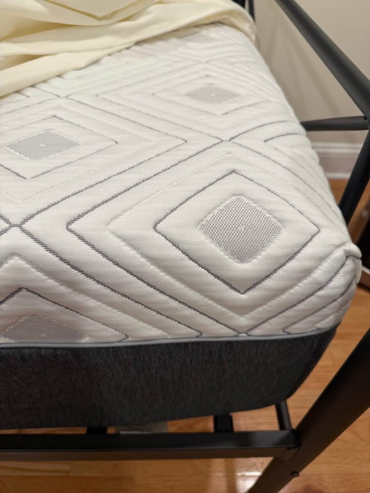 Like New Sealy Twin Mattress - photo 2