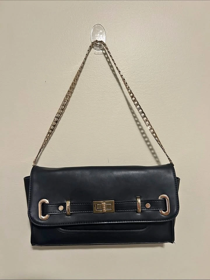 Le Chateau Black Faux Leather Shoulder Bag Gold Chain - photo 2