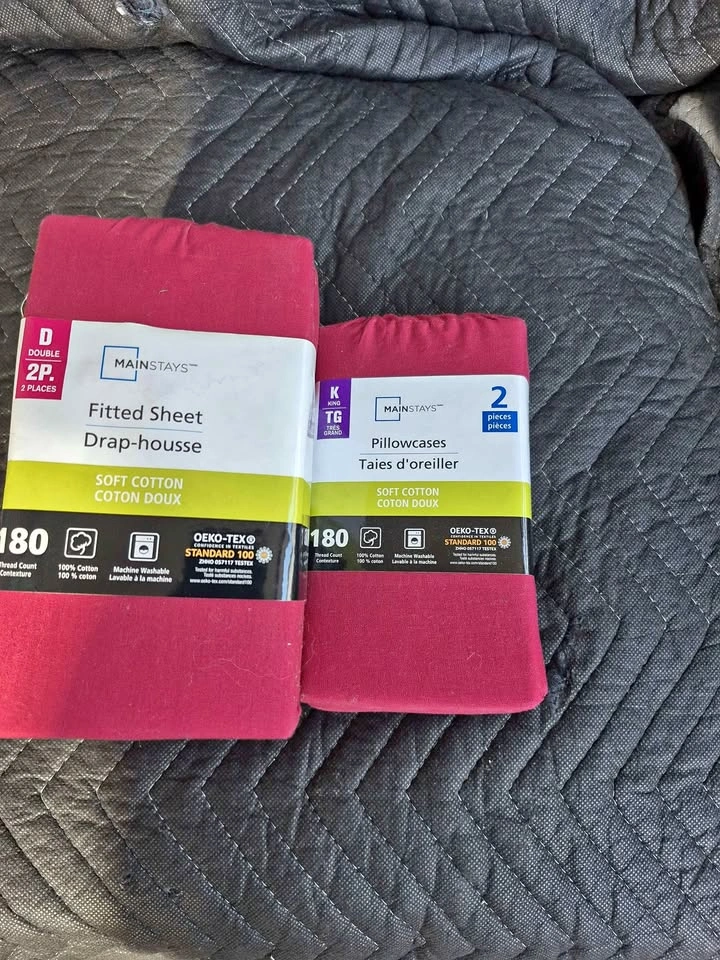 Mainstays Double Fitted Sheet and King Pillowcases