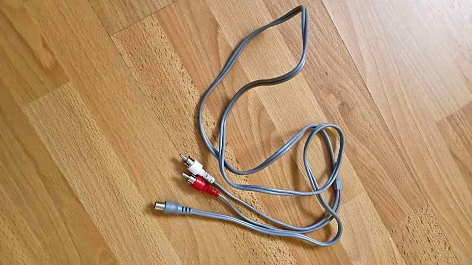 1 Female RCA to 2 Male RCA Cable