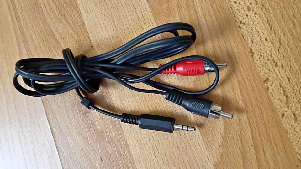 3.5 mm Audio Jack to RCA