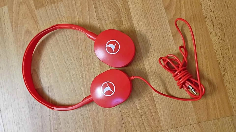 Earphones and Headphones