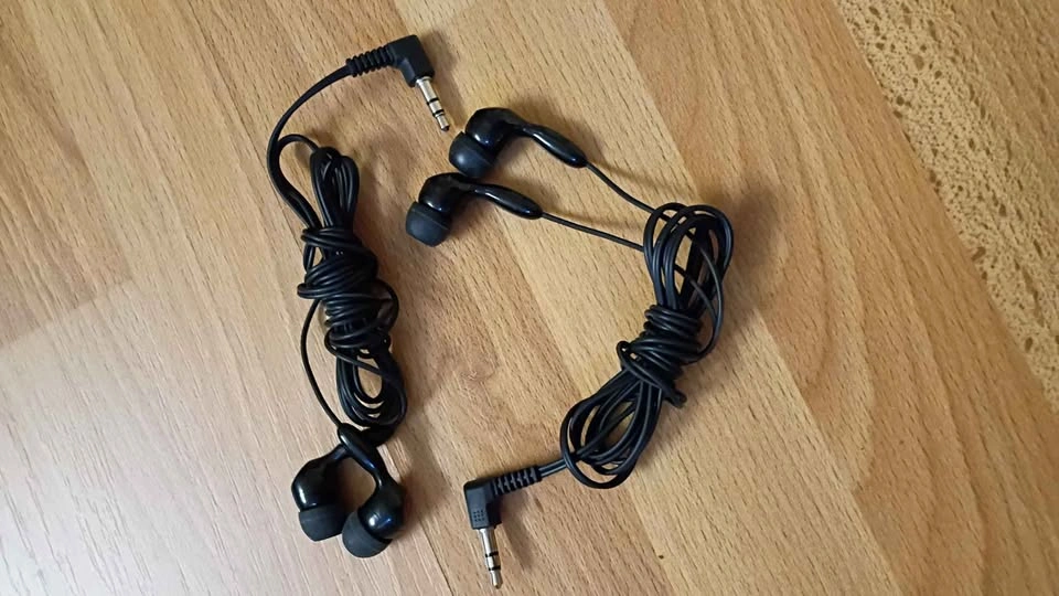 Earphones and Headphones - photo 2