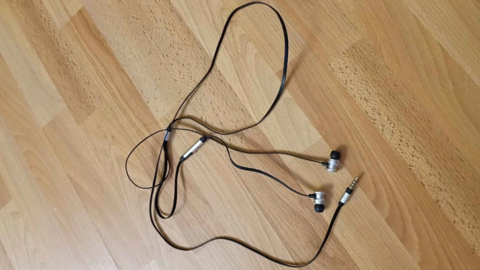 Earphones and Headphones - photo 3