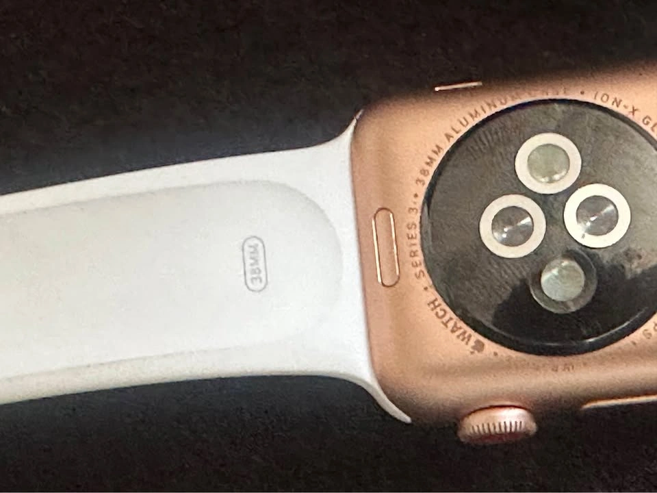 Apple Watch Series 3 Rose Gold - 38MM - photo 2