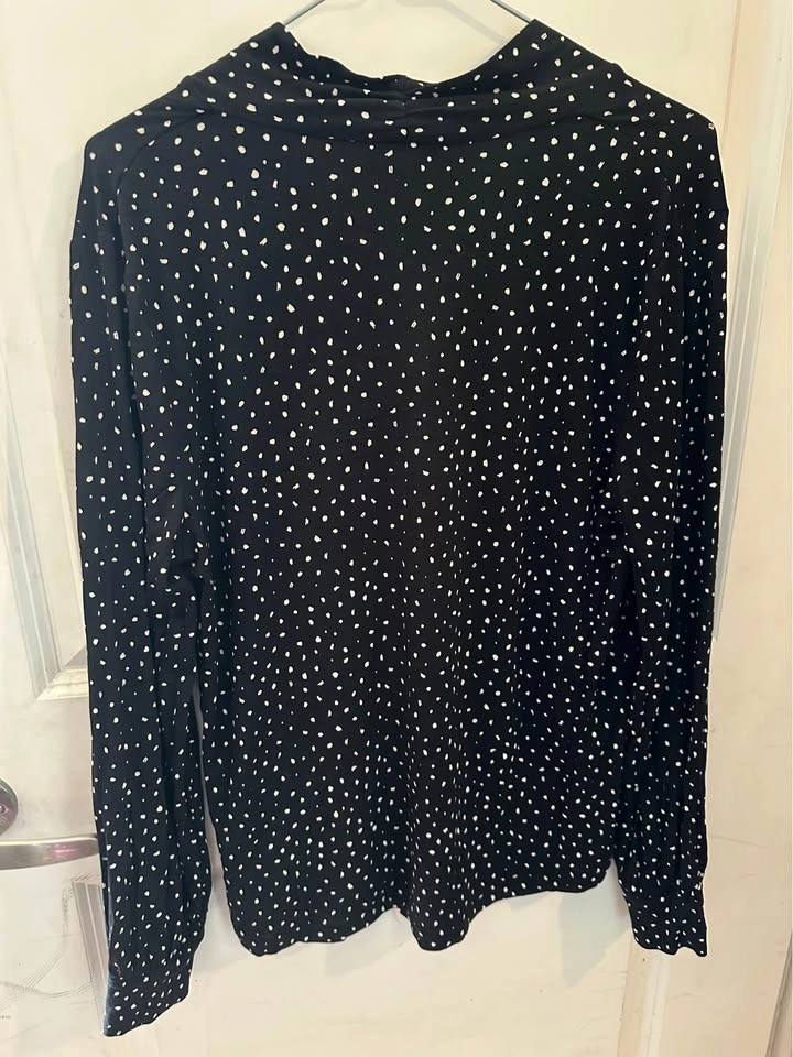 REITMANS new black and white polka dot work blouse size SMALL - photo 3