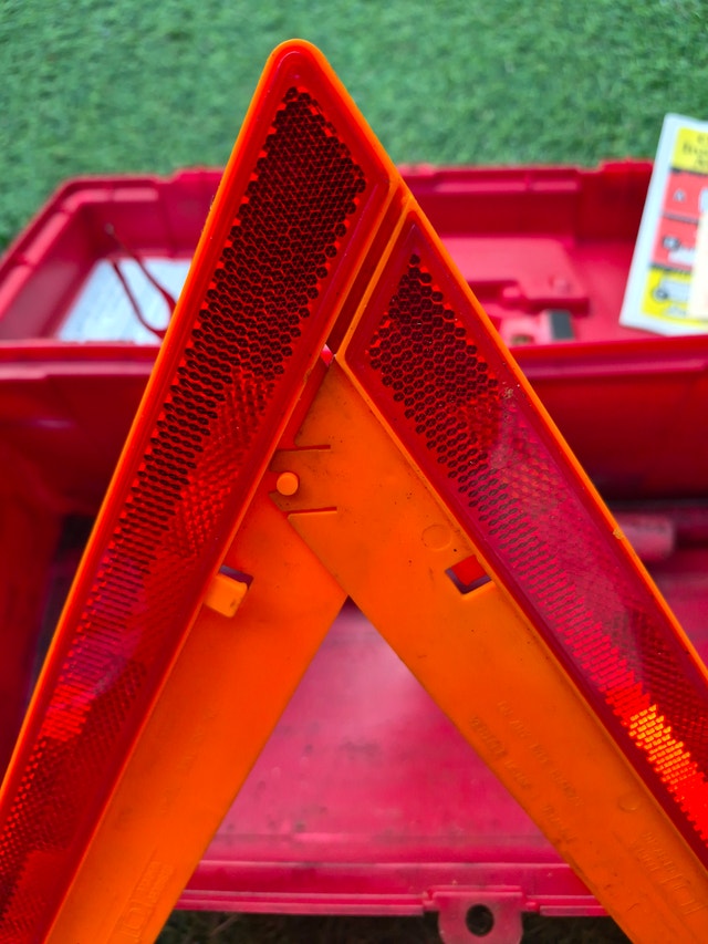 Roadside triangle safety markers, flare and fire extinguisher - photo 5