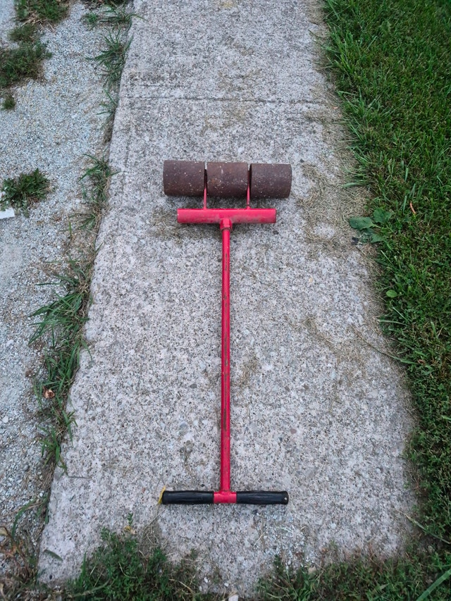 heavy hand roller 16'' wide flooring landscaping red 65lbs