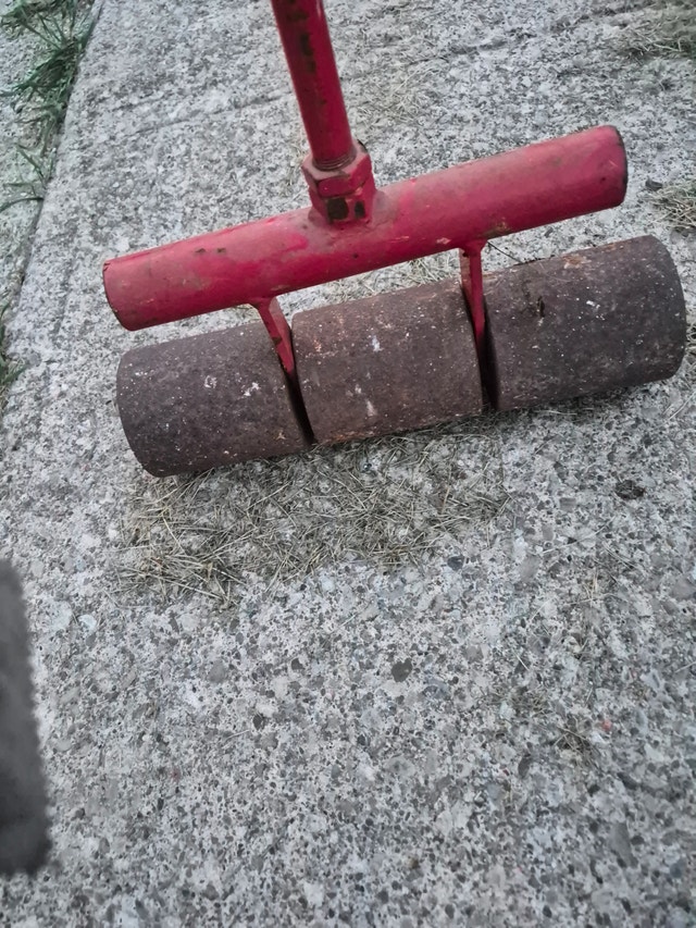 heavy hand roller 16'' wide flooring landscaping red 65lbs - photo 3