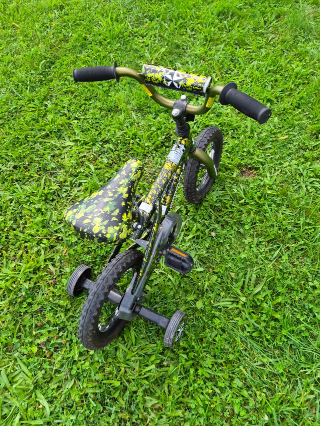 12.5'' Supercycle Camo Kids Bike with Training Wheels - photo 2