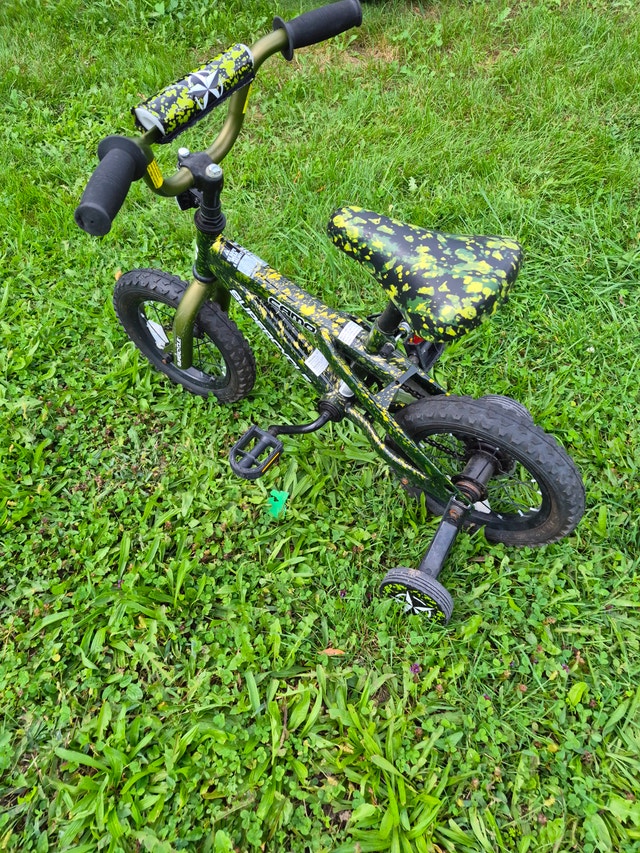 12.5'' Supercycle Camo Kids Bike with Training Wheels - photo 4