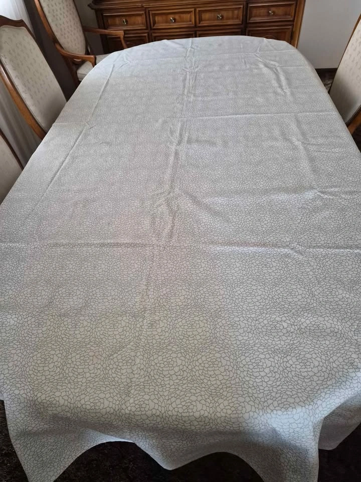 CALVIN KLEIN TABLECLOTH
