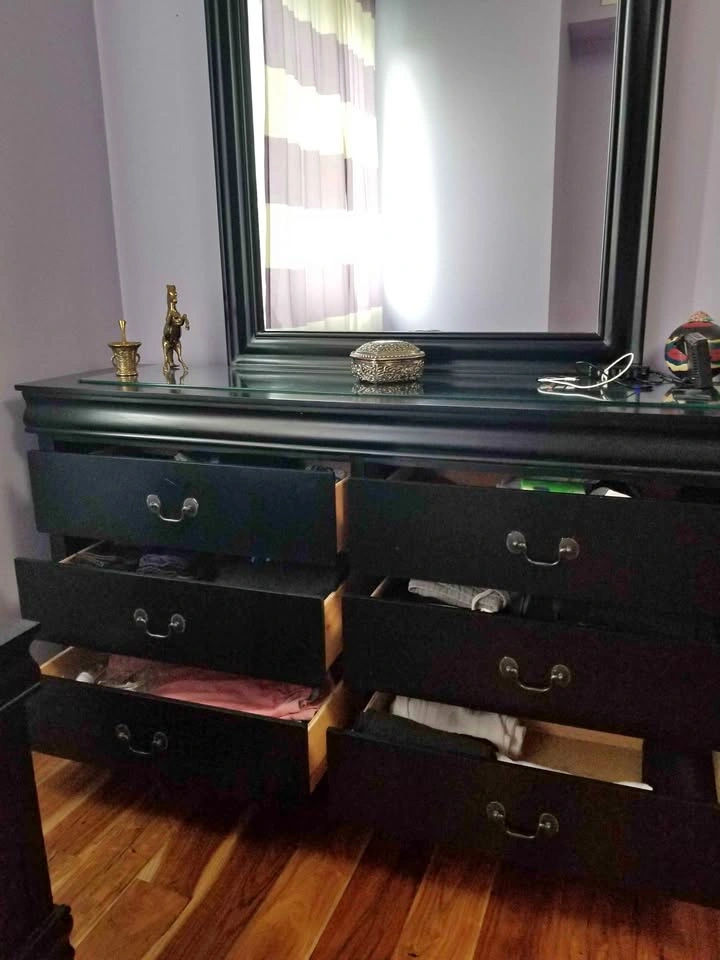 6-drawer dresser with large mirror
