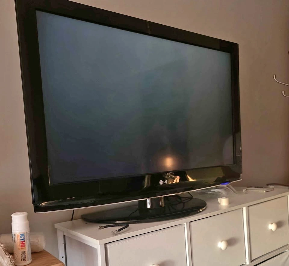 LG Flat Screen TV – Non-Smart TV – FREE