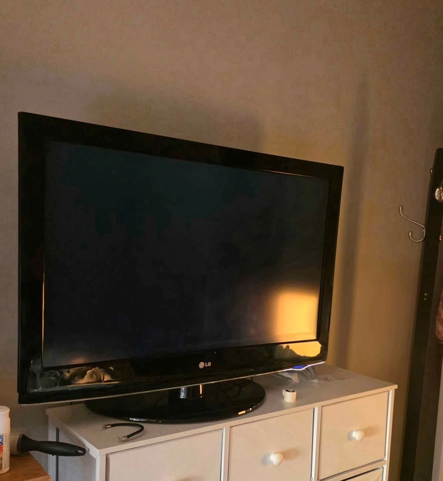 LG Flat Screen TV – Non-Smart TV – FREE - photo 4