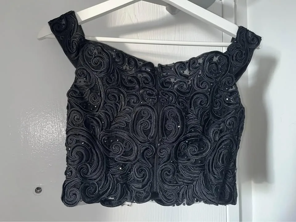 Hand-Embroidered Prom Dress image indicator(4)