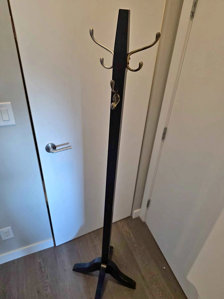 FREE – Wooden Coat & Hat Stand – Pickup Oct 21