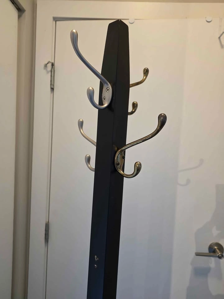 FREE – Wooden Coat & Hat Stand – Pickup Oct 21 - photo 2