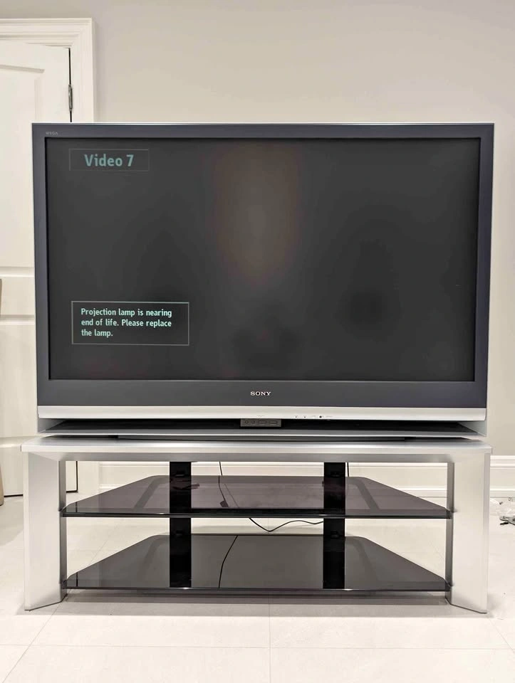 Sony 55" LCD Projection TV KDF-55E2000 with Stand