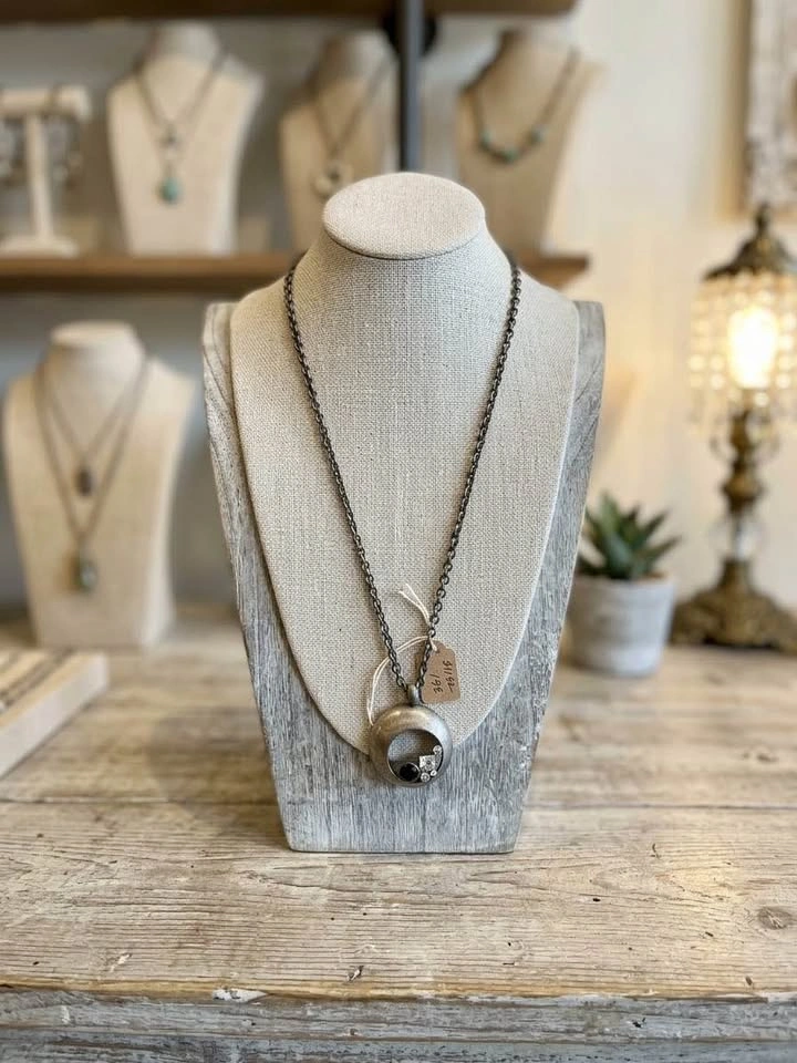 Antiqued Silver-Tone Circular Pendant Necklace - photo 2
