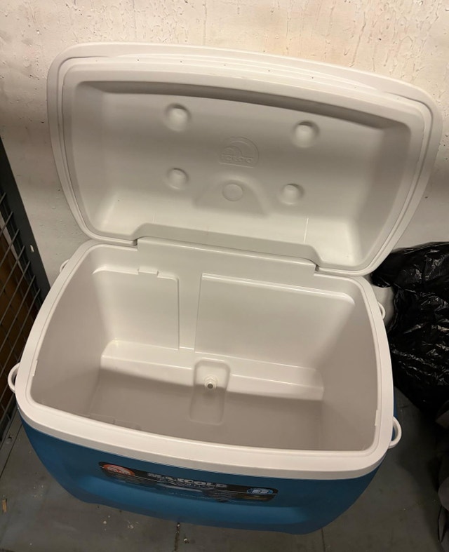 Igloo big wheeled cooler - photo 3