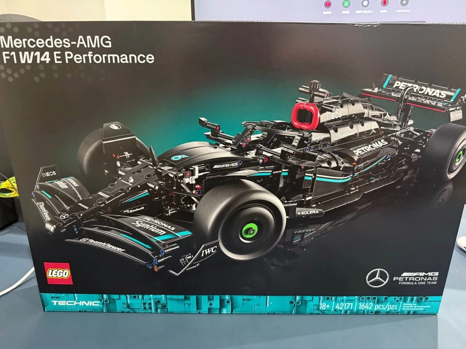 LEGO Technic Mercedes-AMG F1 W14 E Performance Model Car Kits - photo 3