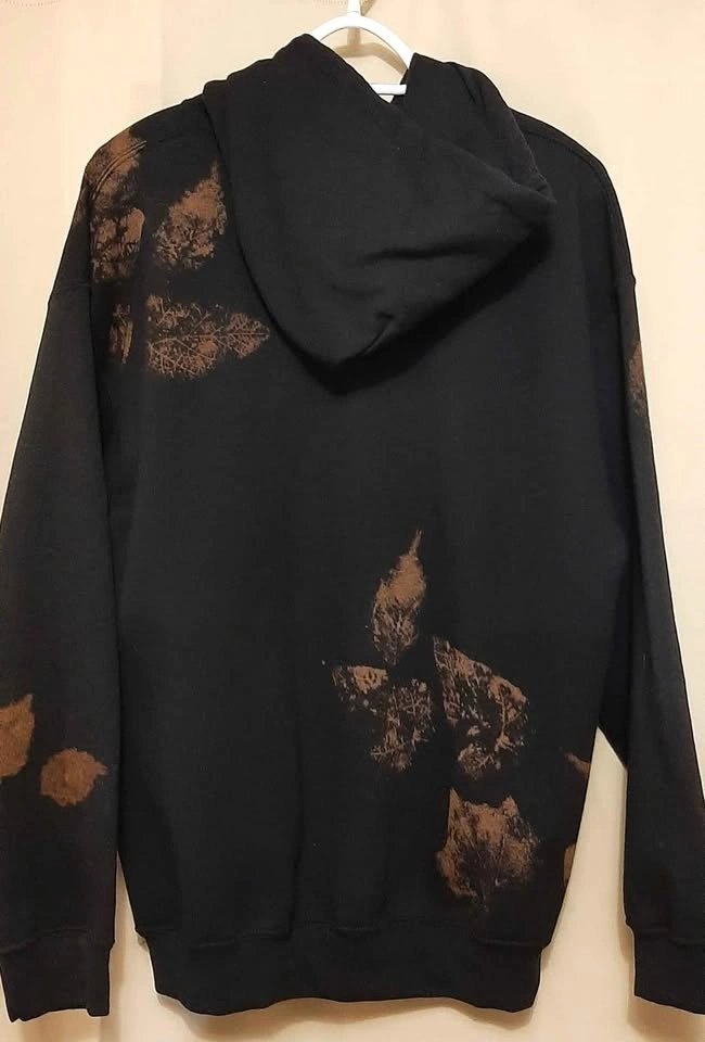 Hoodie with leaf design - photo 2