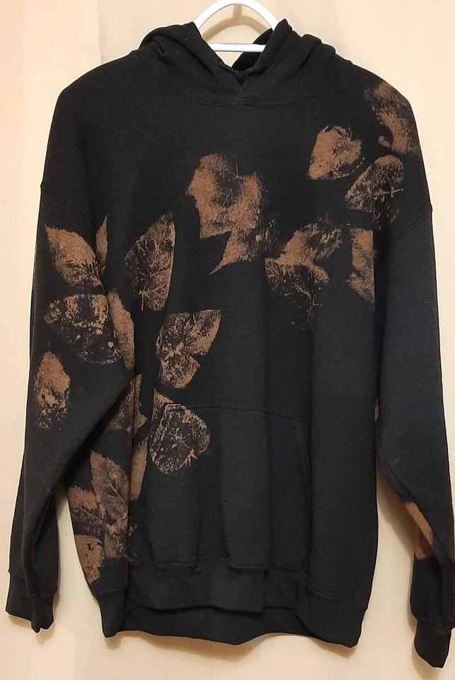 Hoodie with leaf design - photo 3