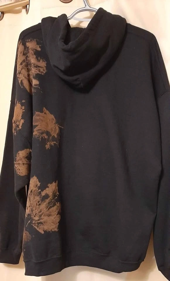 Hoodie with leaf design - photo 5