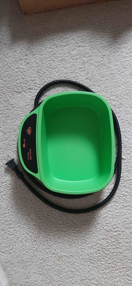 Heated dog bowl