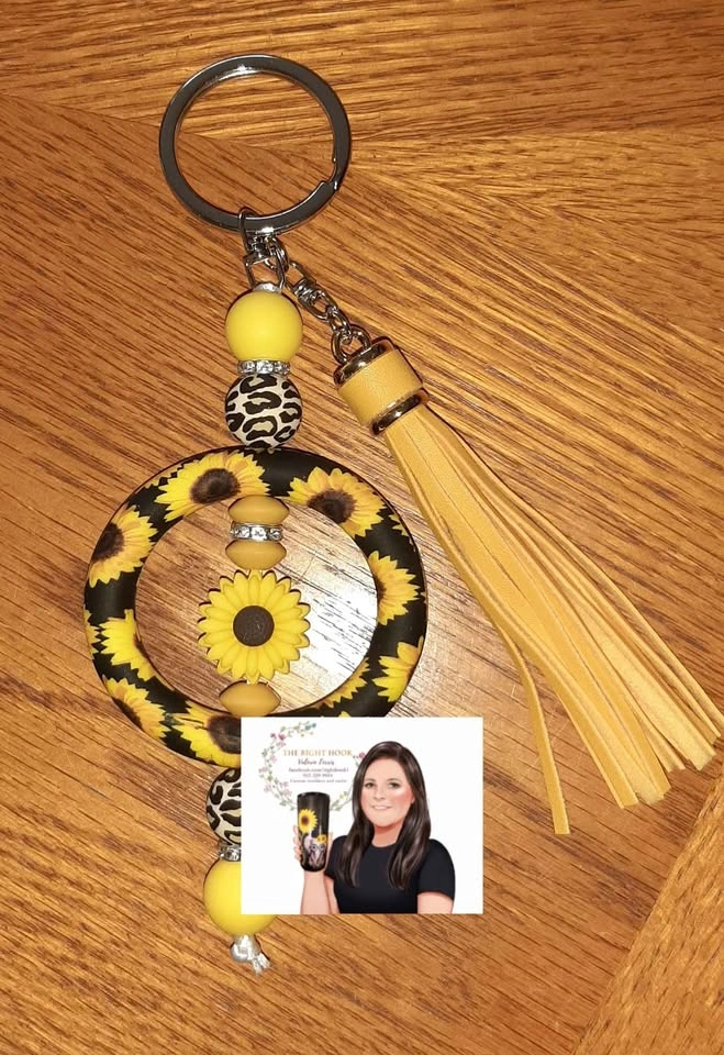 Assorted beaded keychains - photo 5