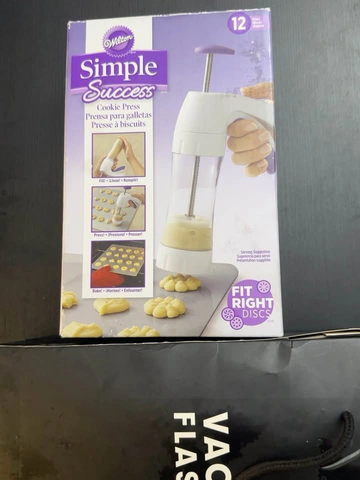 Vacuum Flask Set + Wilton Cookie Press - photo 2