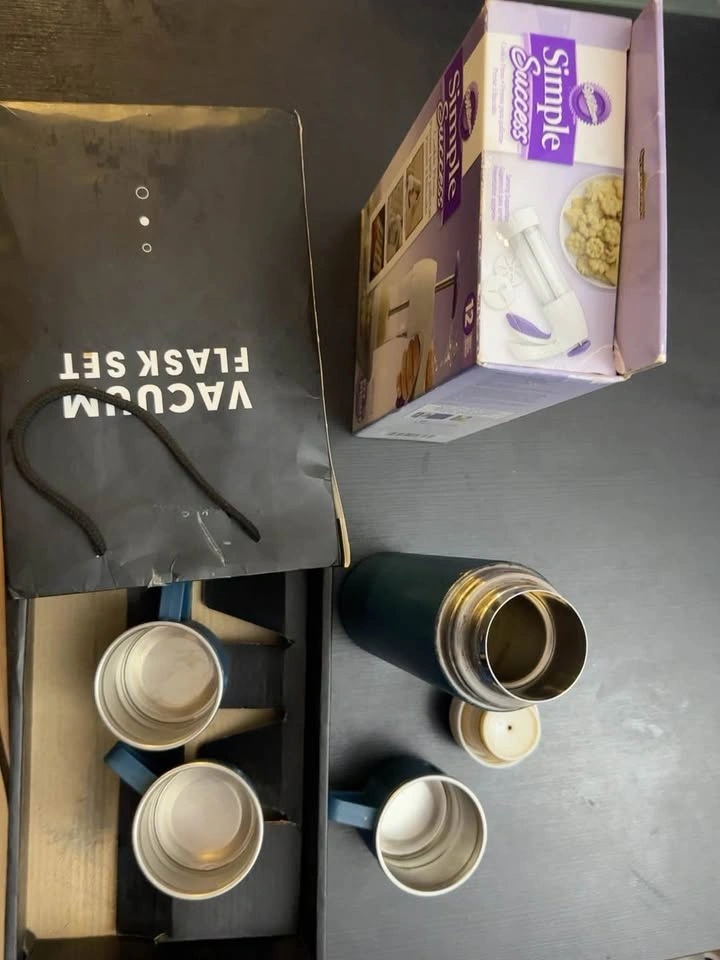 Vacuum Flask Set + Wilton Cookie Press - photo 3