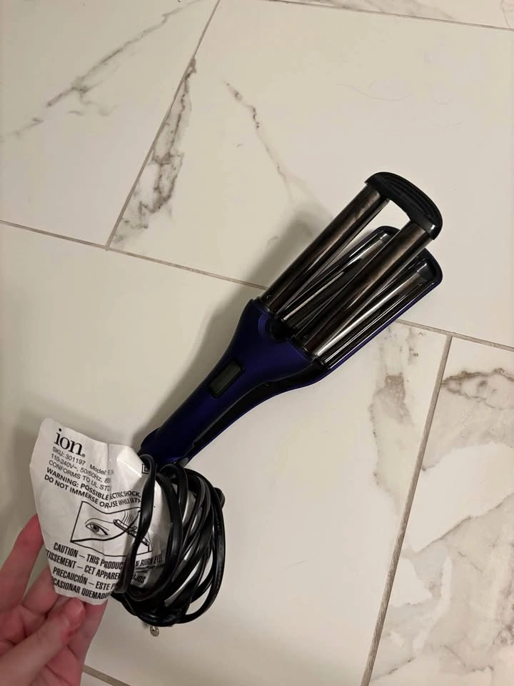 Ion Titanium Triple Barrel Waver