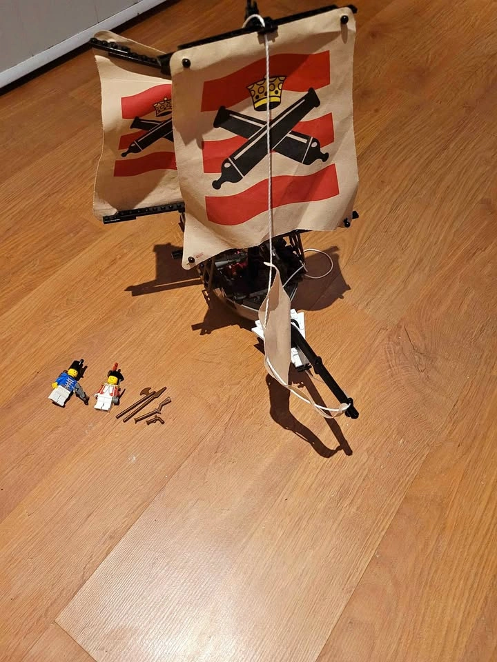 LEGO 6271 Imperial Flagship 1992 Vintage Pirates Set