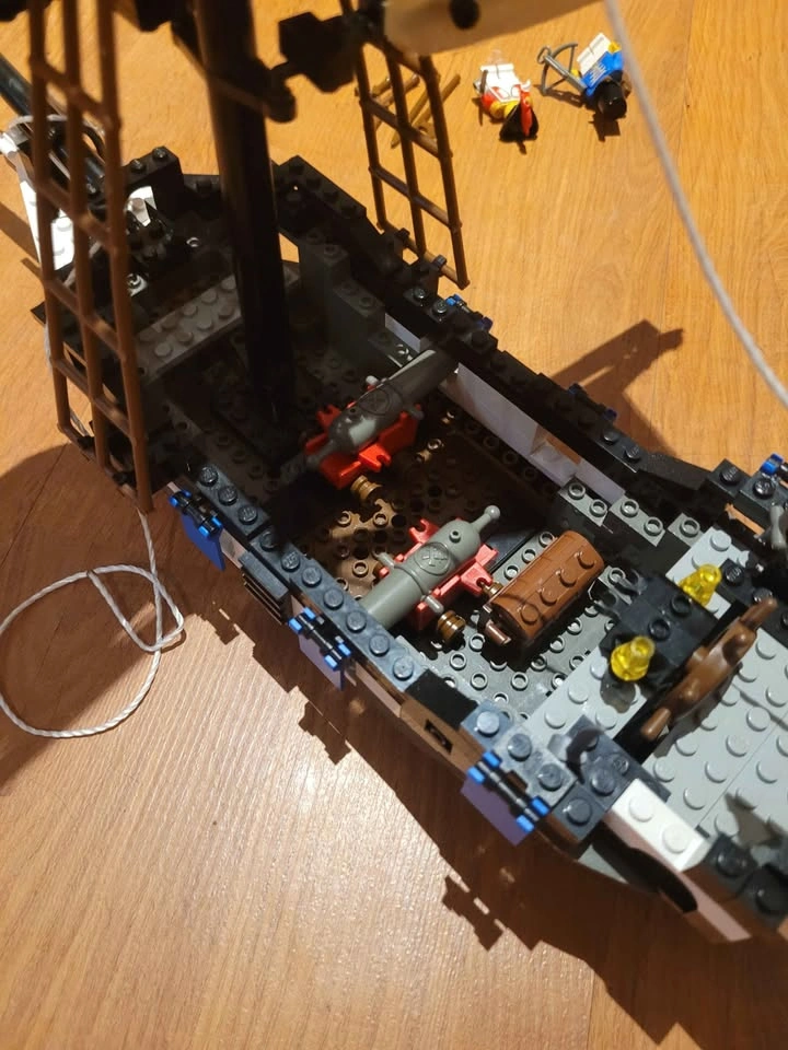 LEGO 6271 Imperial Flagship 1992 Vintage Pirates Set - photo 4