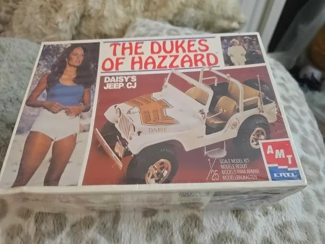 AMT The Dukes of Hazzard Daisy's Jeep CJ Model Kit