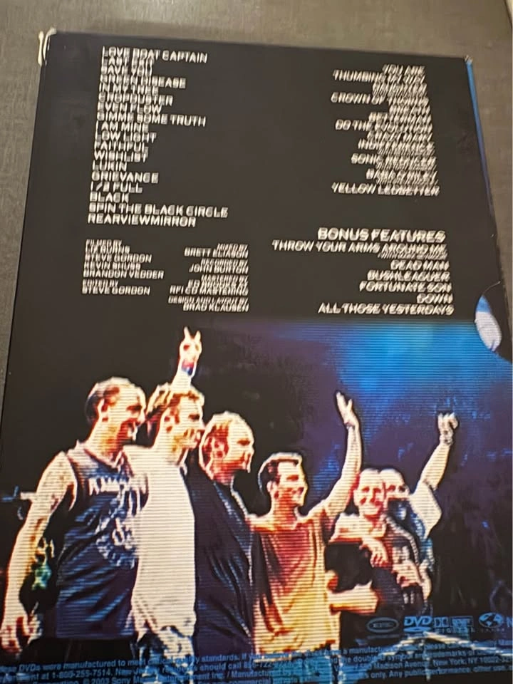 Pearl jam live at the garden 2 DVDs - photo 2