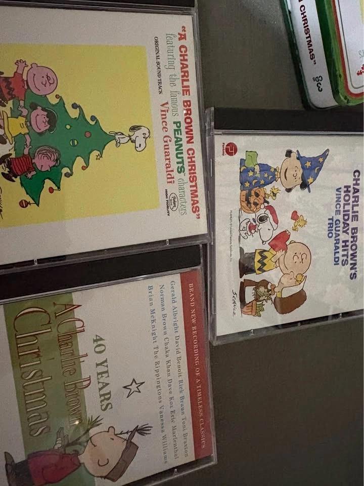 A Charlie Brown Christmas 3 cd box set - photo 3