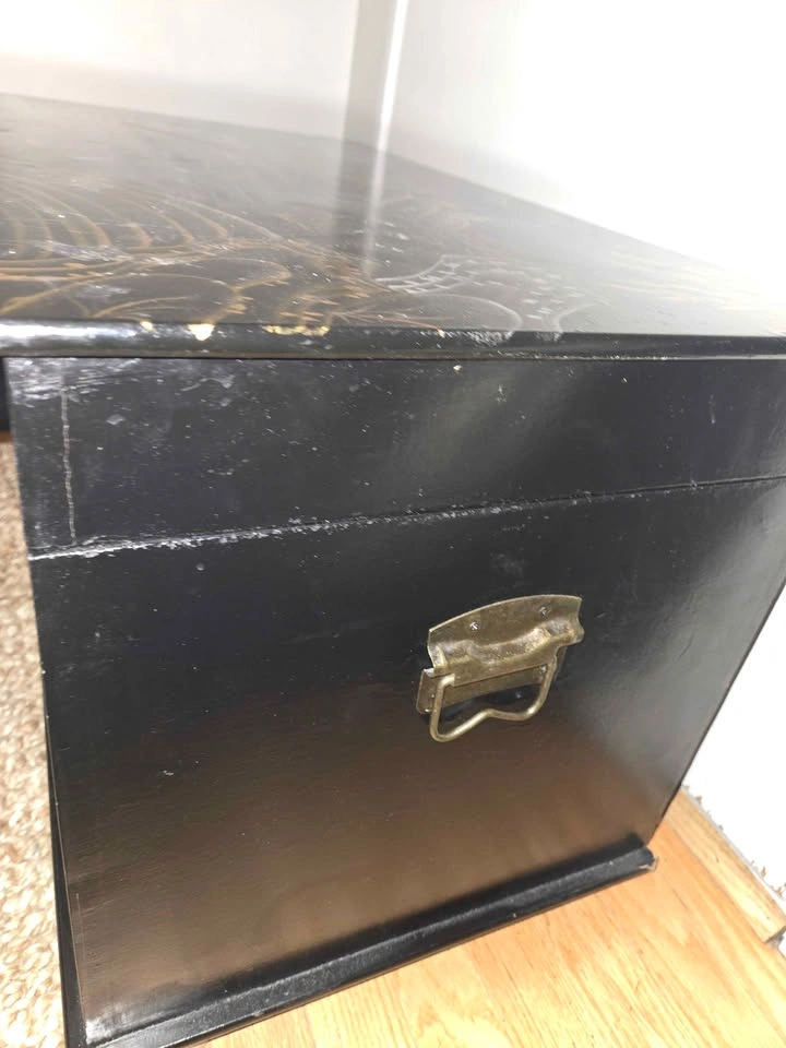 Vintage Black Lacquer Asian Chinoiserie Storage Trunk (27") - photo 2