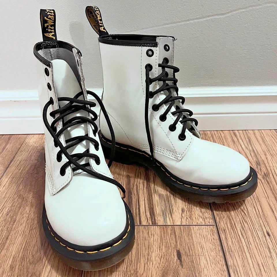 Dr. Martens 1460 White Smooth Leather Boots (Size 7 US / 5 UK)
