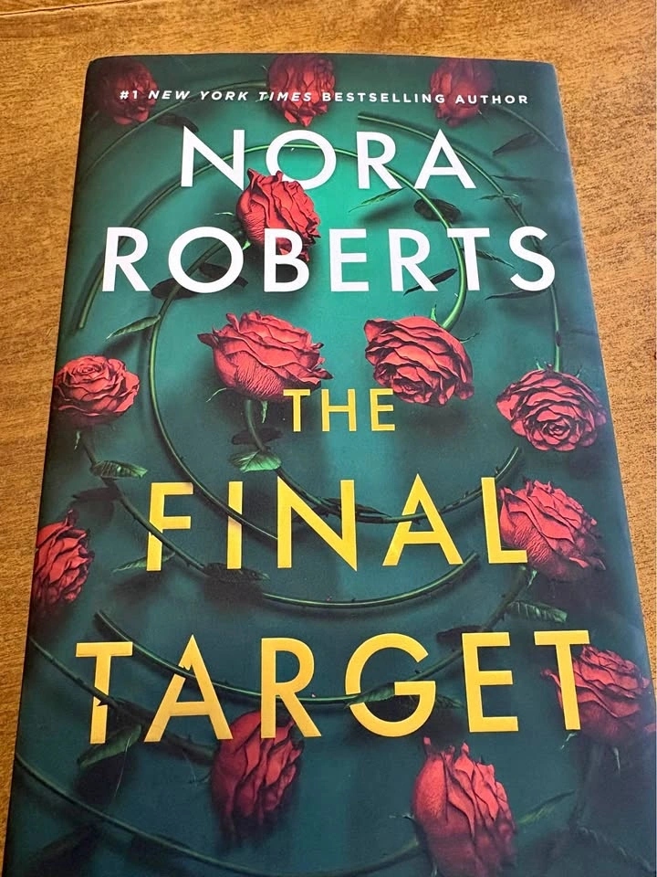 Nora Robert’s the final target (hardcover book)