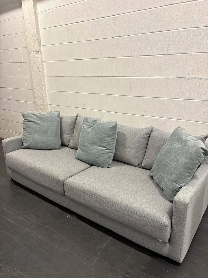 Gray Queen Sleeper Sofa / Pull-Out Couch