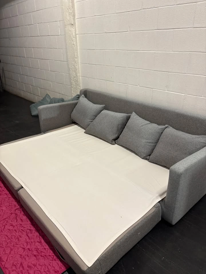 Gray Queen Sleeper Sofa / Pull-Out Couch - photo 4